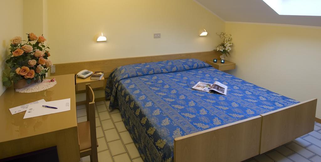 Hotel Nives Riccione Room photo