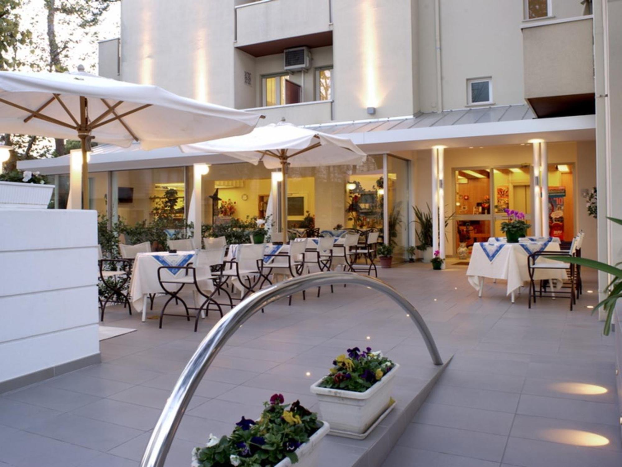 Hotel Nives Riccione Exterior photo