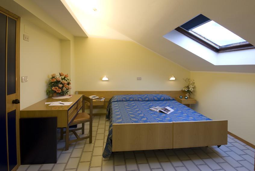 Hotel Nives Riccione Room photo