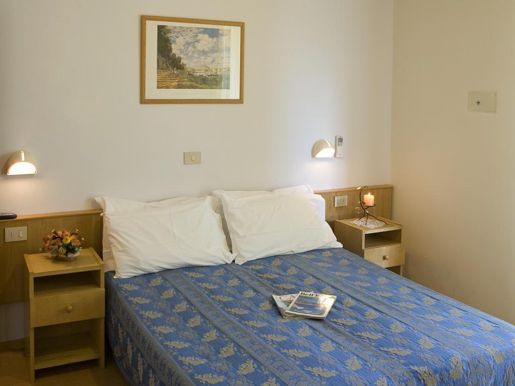 Hotel Nives Riccione Room photo
