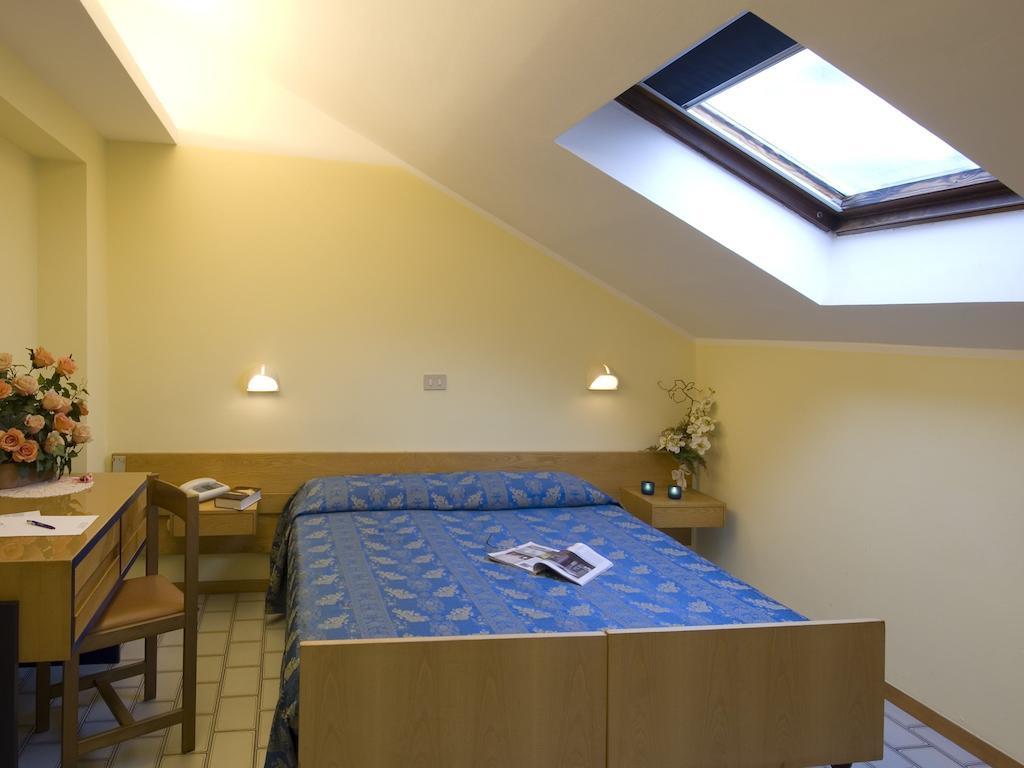 Hotel Nives Riccione Room photo